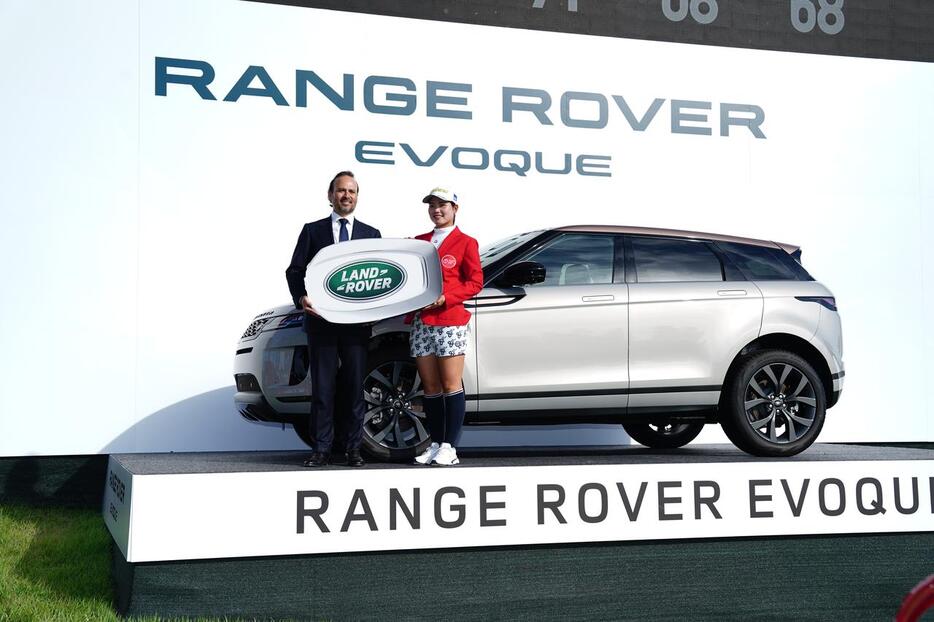 副賞のRANGE ROVER EVOGUE　（撮影／姉崎正）