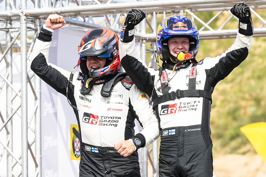 2024年WRC第7戦ラリー・ポーランド　総合優勝を飾ったカッレ・ロバンペラ／ヨンネ・ハルットゥネン組（トヨタGRヤリス・ラリー1）