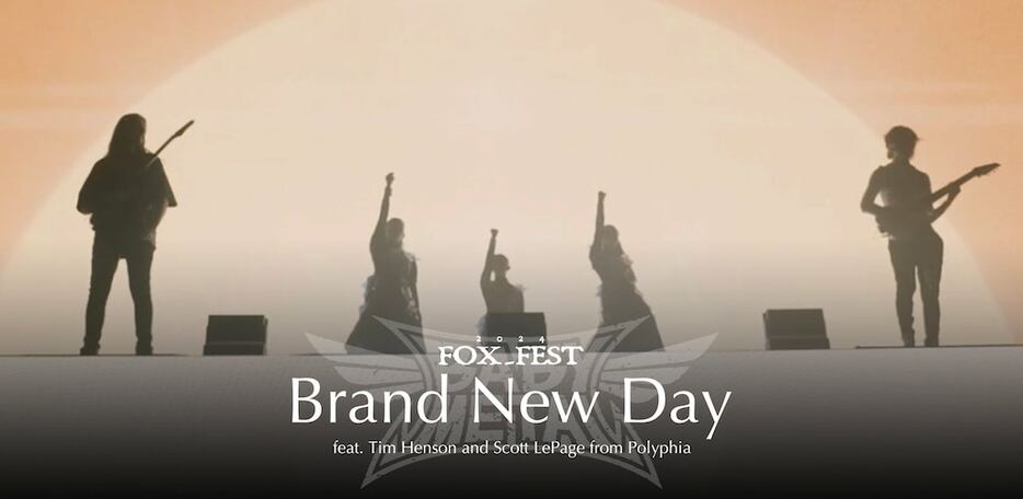 「Brand New Day」LIVEミュージックビデオより