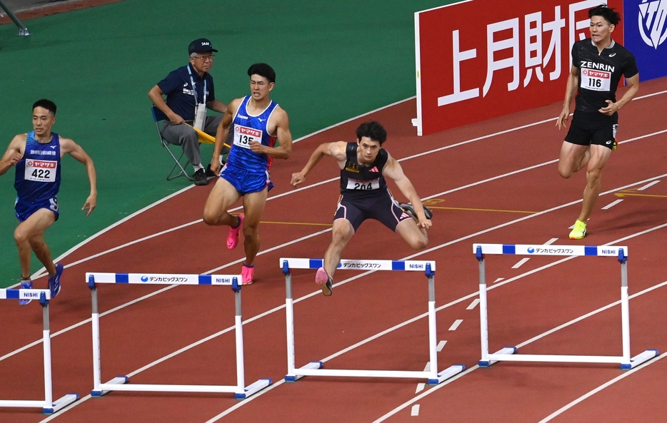 男子400mハードルで優勝した豊田（右から2人目）は、パリ五輪出場が内定した