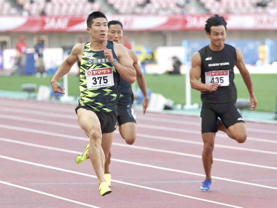 男子１００メートル予選、２組、１位の桐生祥秀(カメラ・小林　泰斗)