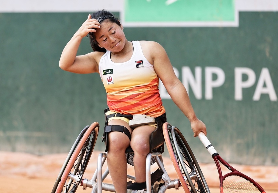 車いすの部女子シングルス準々決勝でプレーする上地結衣＝5日、パリ（共同）