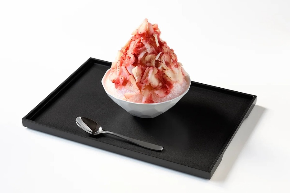 TORAYA GINZA限定メニュー「白いちご氷」¥3,300　提供期間：2024年7月下旬～9月上旬予定