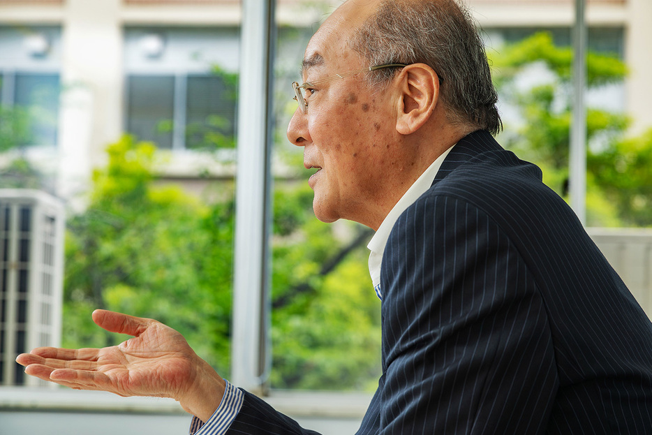 中高年の選挙離れの原因について考察する松本先生