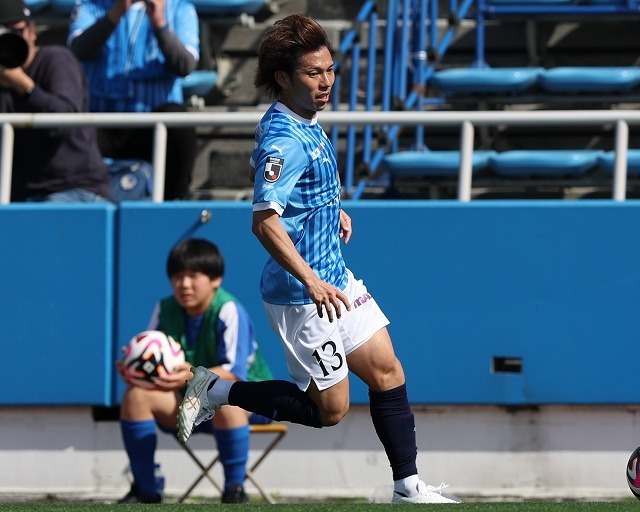 横浜FCは小川（写真）の２ゴールなど熊本に５－０で勝利。写真：永島裕基