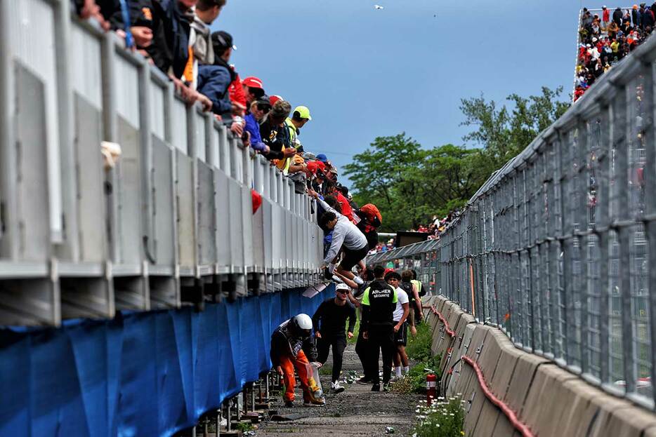 2024年F1第9戦カナダGP　グランプリ終了後コースへ向かう観客