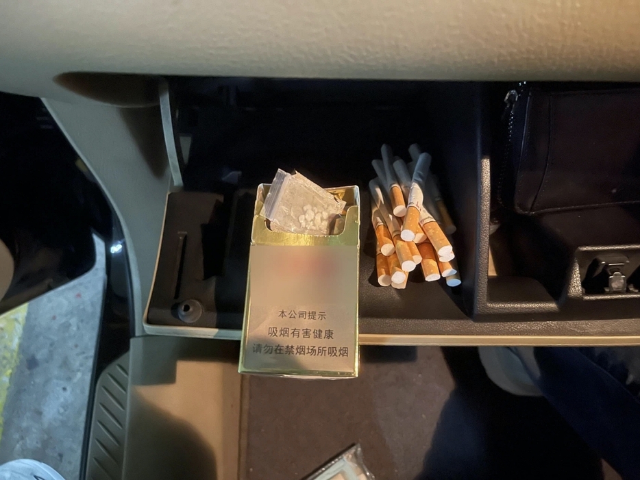 タクシー運転手の男の自家用車内から発見された物品（写真：マカオ司法警察局）