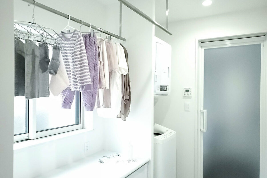 月に約2000円で部屋干しの洗濯物が気持ちよく乾くので大満足！