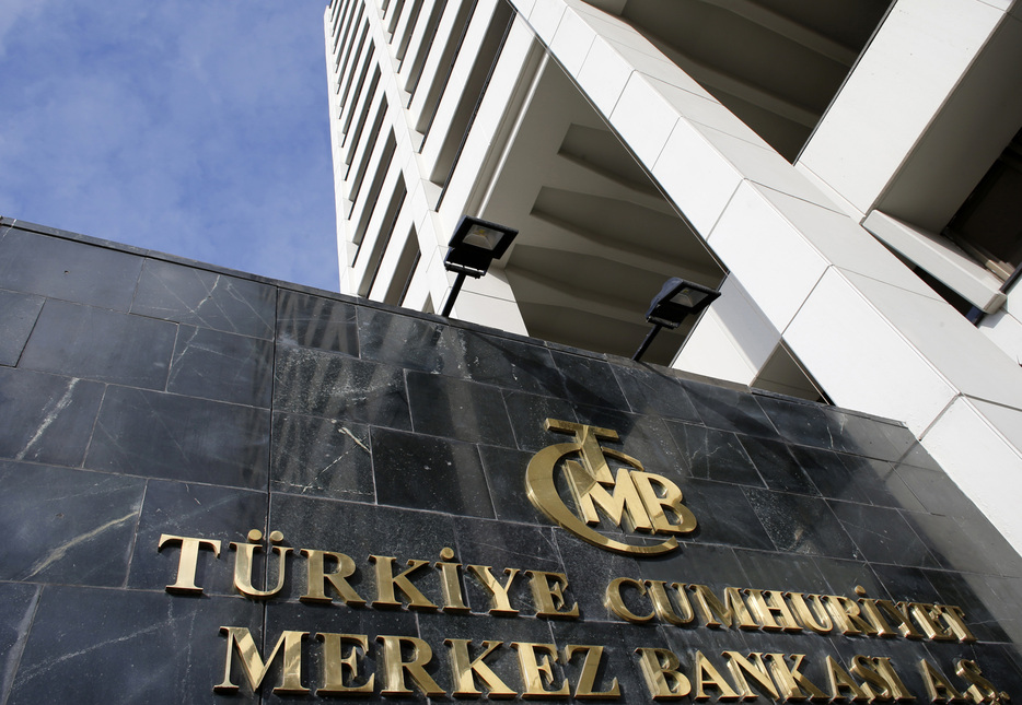 トルコ中央銀行は２７日、予想通り主要金利を５０％に据え置き、引き続きインフレリスクに最新の注意を払うと再表明した。２０１４年１月撮影（２０２４年　ロイター/Umit Bektas）