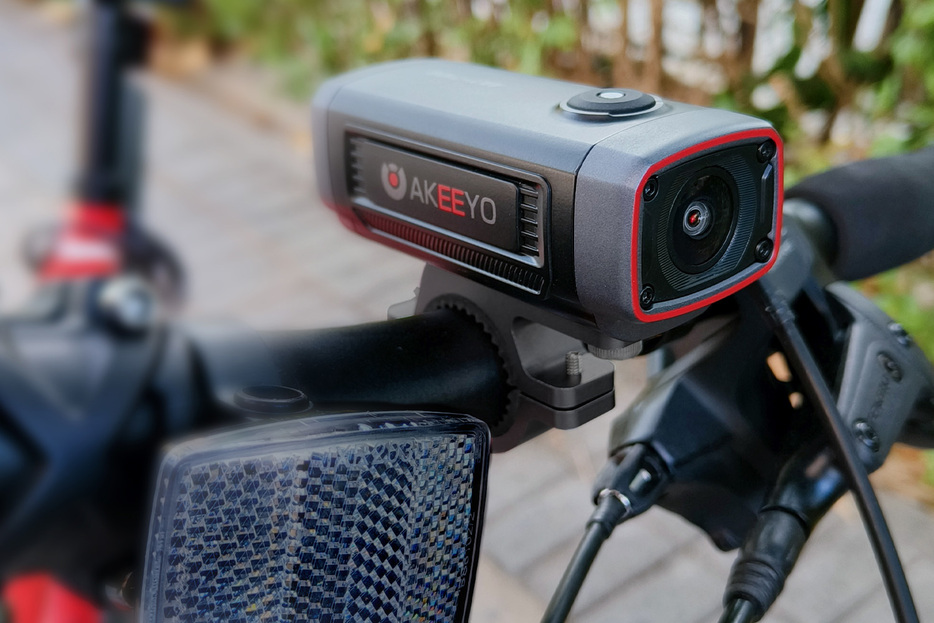バイクや自転車用のドライブレコーダー「AKEEYO AKY-710S」