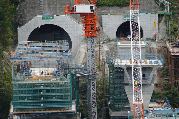 建設中の高松トンネル。2023年8月（乗りものニュース編集部撮影）。
