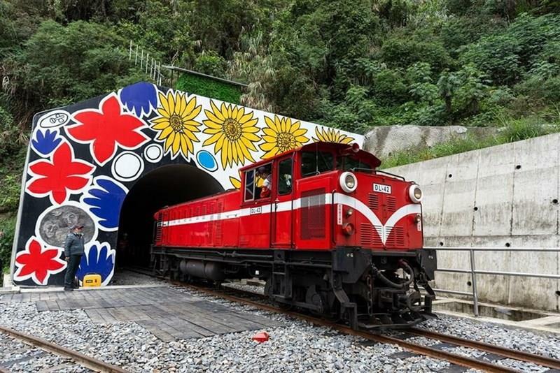 当初7月1日とされていた全線復旧が6日に延期された阿里山林業鉄路の機関車＝阿里山林業鉄路・文化資産管理処提供