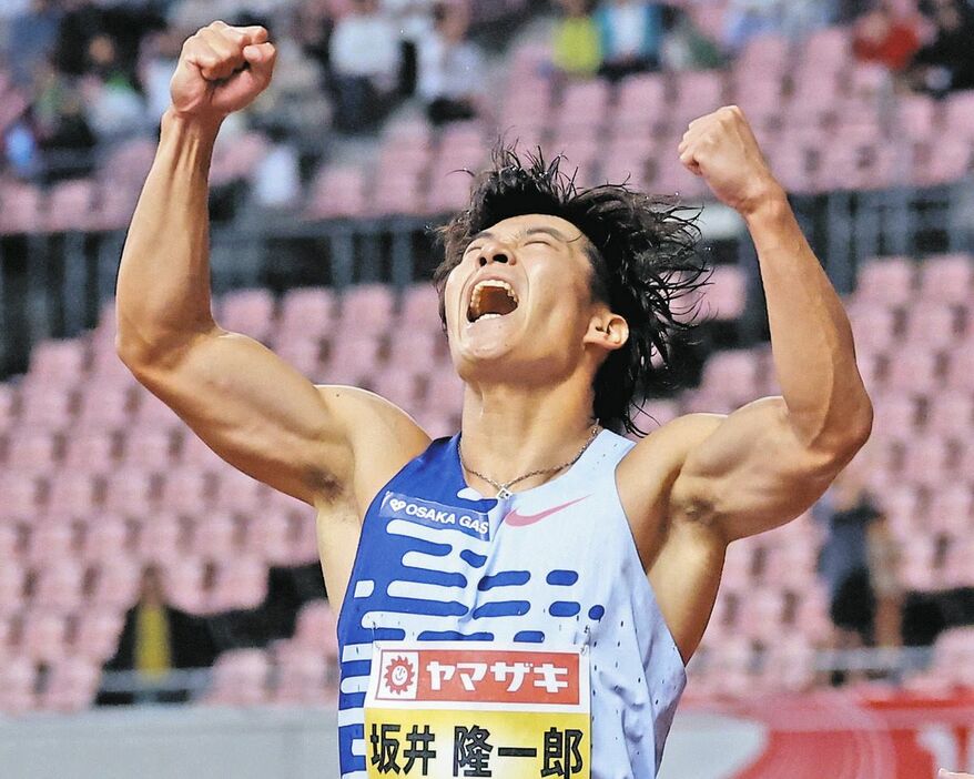 男子１００メートル決勝で優勝した坂井隆一郎