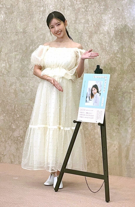 自著の発売記念イベントに出席した舟山久美子