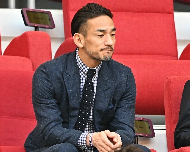 中田氏がB'zの稲葉さんとの２ショットを公開した。写真：金子拓弥（サッカーダイジェスト写真部）