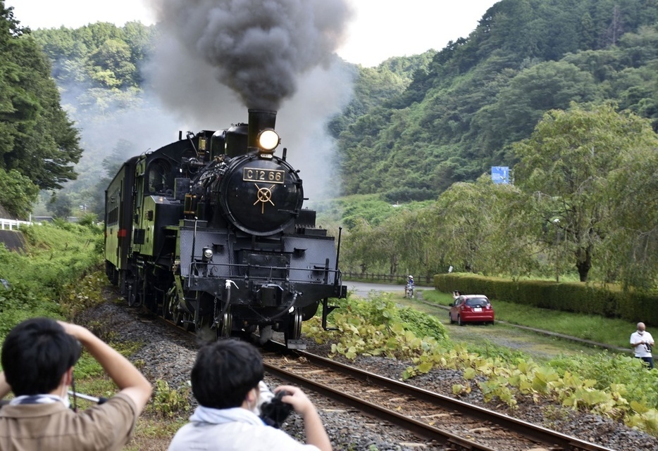 真岡鉄道の蒸気機関車「SLもおか」＝2020年8月、栃木県茂木町