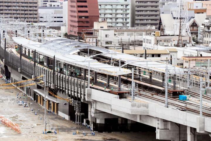 開業日を9月29日とする方向で調整していることが分かった新たなJR松山駅＝28日午後、松山市南江戸1丁目（撮影・織田龍郎）