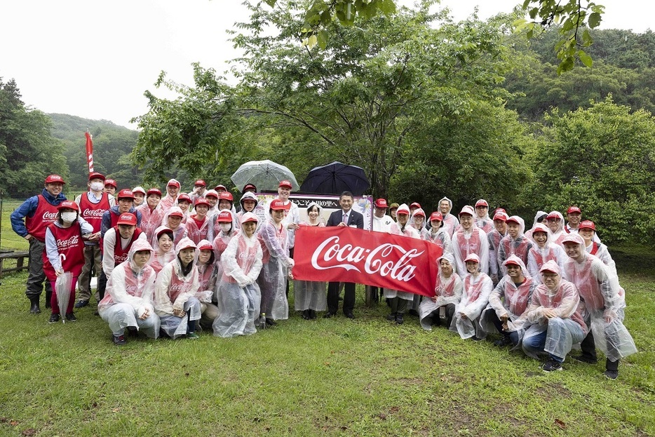 日本コカ・コーラとコカ・コーラボトラーズジャパンの両社の社員が活動に参加