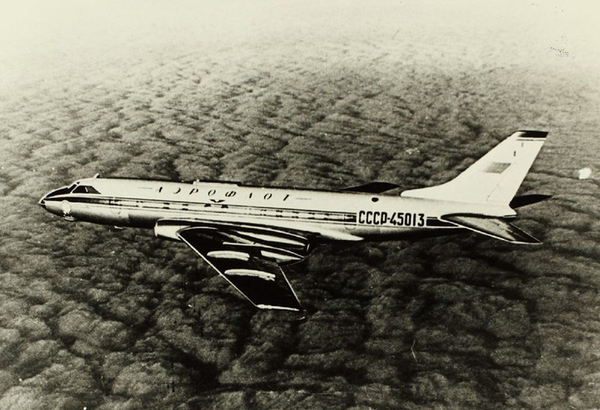 飛行する「Tu-104」（画像：サンディエゴ航空宇宙博物館）。