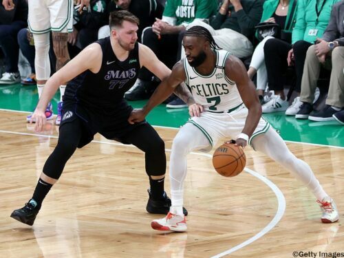 マブスのドンチッチ（左）とセルティックスのブラウン（右）[写真]=Getty Images