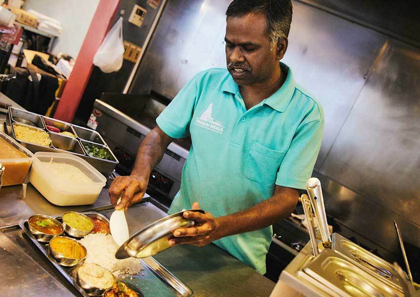 「北と南では食べるカレーが違うんだ」南インド出身シェフが経堂で伝える母国の食文化