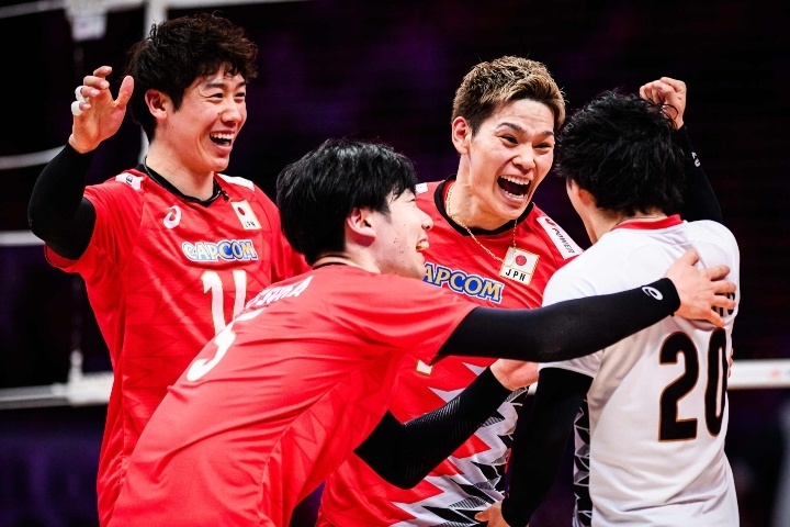 思わぬトラブルにも負けず、日本はカナダを退け4強入りを果たした。(C)Volleyball World