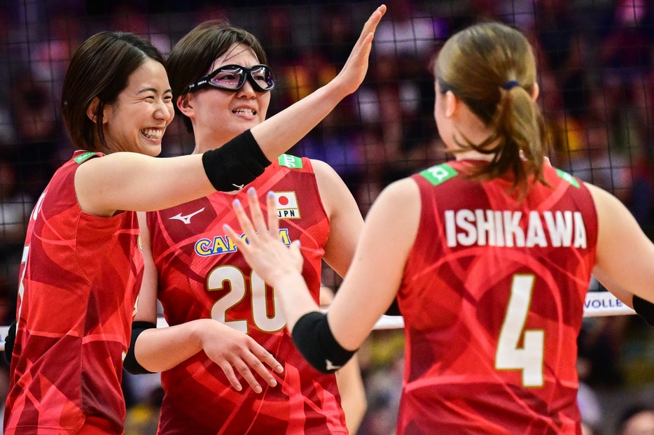 イタリアに屈したものの、世界2位となった日本。彼女たちの躍動に大きな関心が集まった。(C)Volleyball World