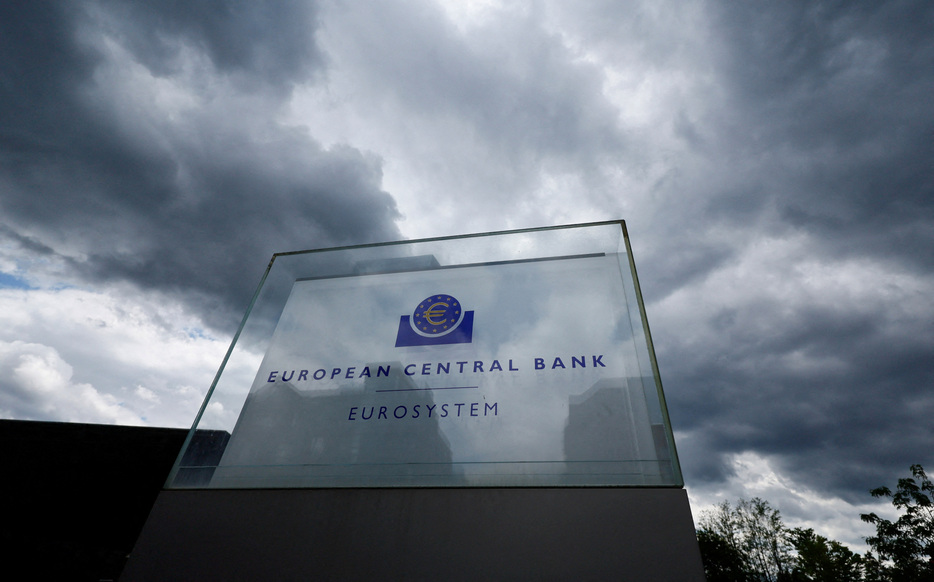 FILE PHOTO: Dark clouds are seen over the building of the European Central Bank (ECB) before the ECB's monetary policy meeting in Frankfurt, Germany, June 6, 2024. REUTERS/Wolfgang Rattay/File Photo