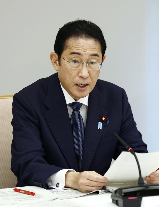 能登半島地震の復旧・復興支援本部会合で発言する岸田首相＝10日、首相官邸