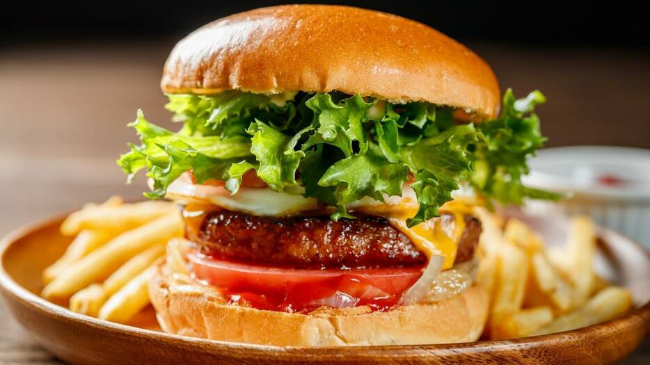 【ダイエット中だけどハンバーガーが食べたい！】栄養士が太りにくい具やサイドメニューの選び方を伝授