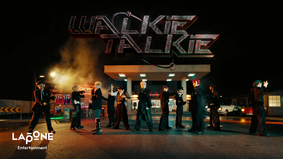 INI「Walkie Talkie」PV（C）LAPONE Entertainment