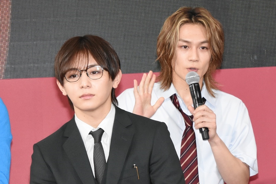 山田涼介(左)と松田元太