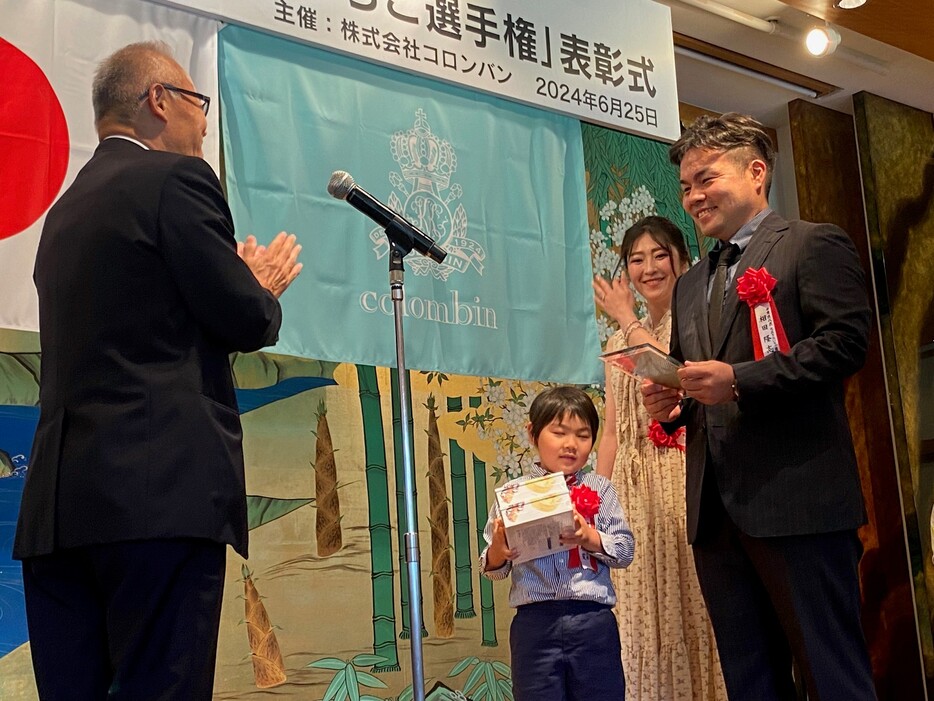 準優勝した相田さん（右端）