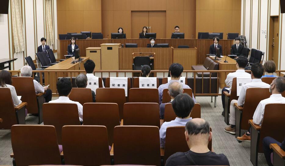 遺言書の有効性を巡る訴訟の判決が言い渡された和歌山地裁の法廷＝21日午後
