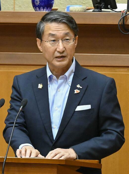 鳥取県議会で東京都知事選に苦言を呈した平井伸治知事＝24日午前