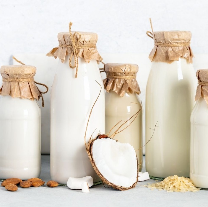 植物性ミルクは牛乳よりヘルシー？