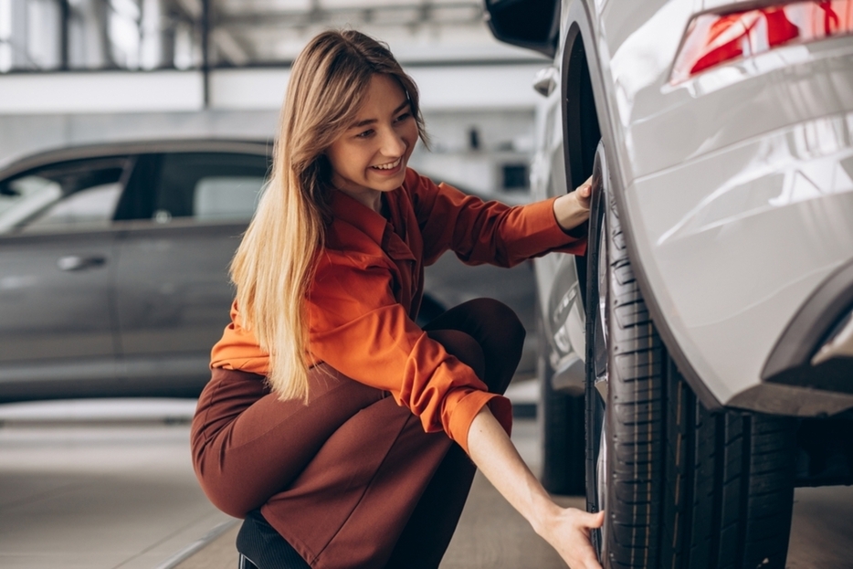 専業主婦の妻から「私も車がほしい」とねだられ困っています。夫婦で一台ずつ車をもつのは「ぜいたく」ではないのでしょうか？