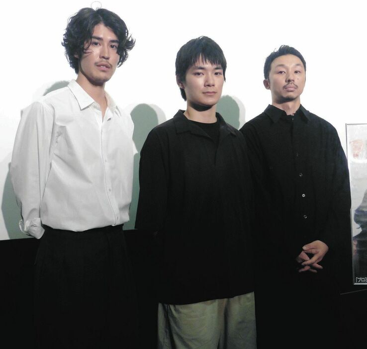 初日舞台あいさつに登壇した（左から）寛一郎、杉田雷麟、飯島将史監督