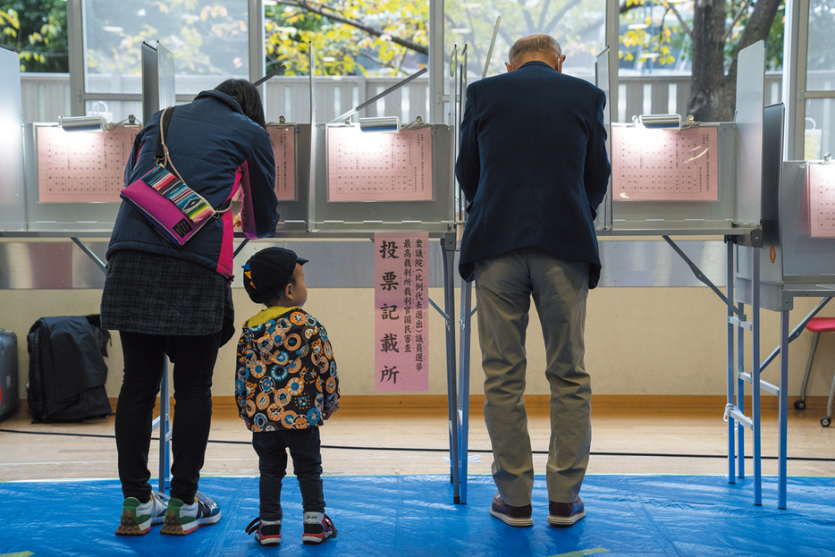 現在の有権者は、日本の未来に責任をもった意思表明ができているだろうか （CARL COURT/GETTYIMAGES）