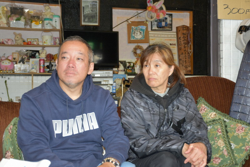 映画館を運営する切替義典さん（左）と桂さん＝秋田県大館市で2024年6月3日、山本佳世子撮影