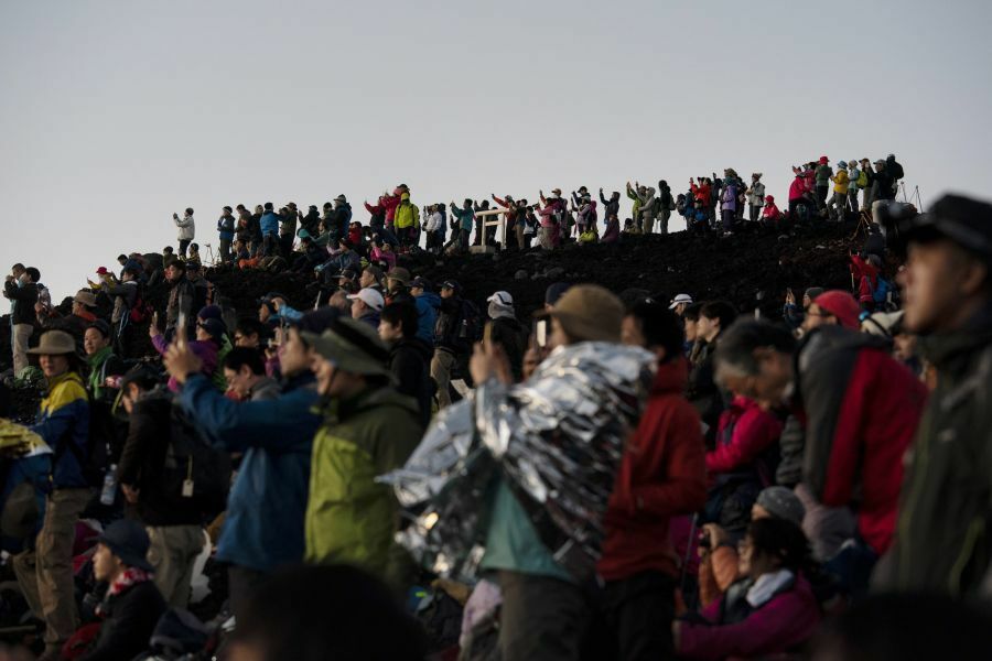 今年から「吉田ルート」では、１日の入山者を4000人に制限することになったが…（PHOTO：アフロ）