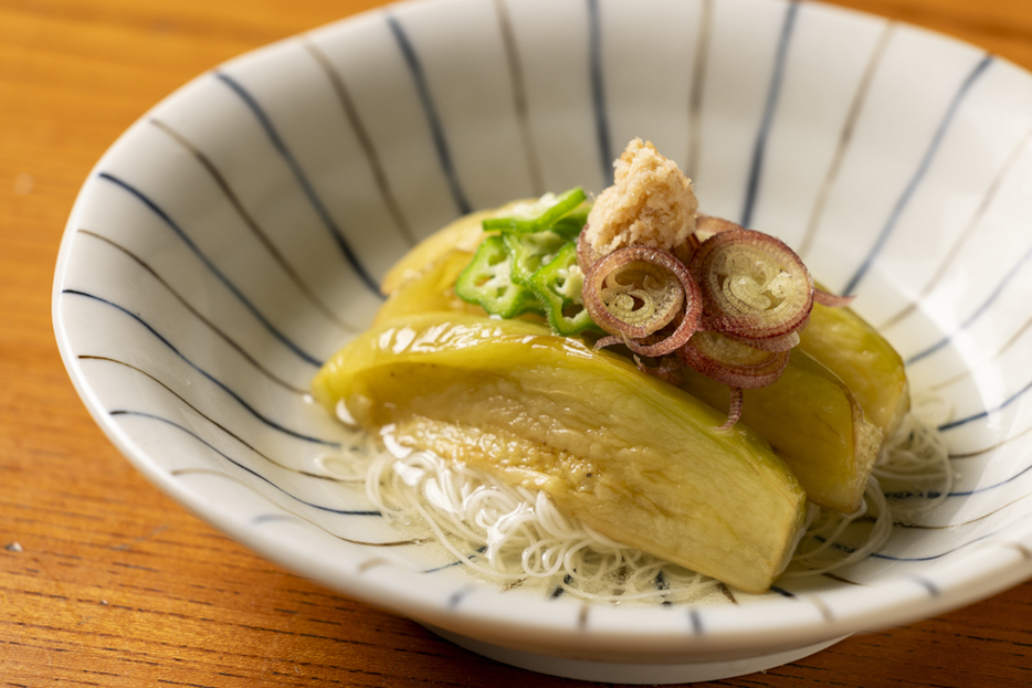 上品な汁で味わう、そうめんの水茄子添え