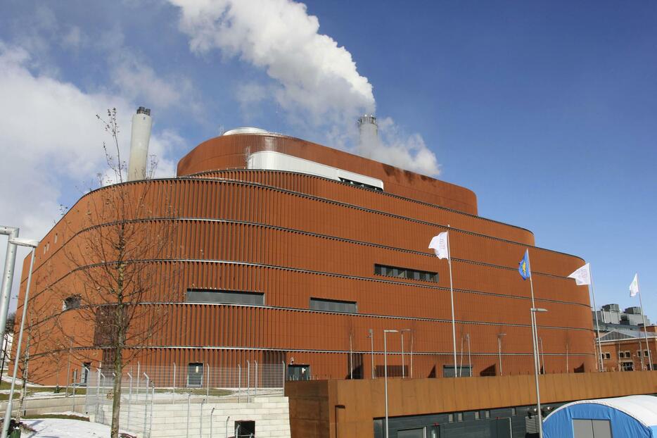 ストックホルム市とエネルギー会社が運営するバイオマス発電所＝2018年3月、ストックホルム（共同）