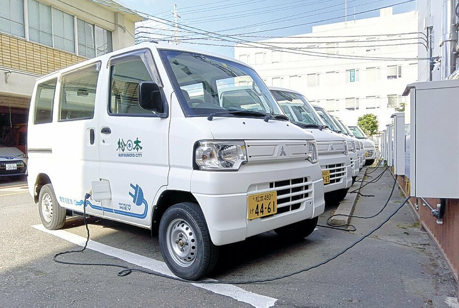 市が所有する公用EV車。市は来年度からカーシェアも始める方針だ