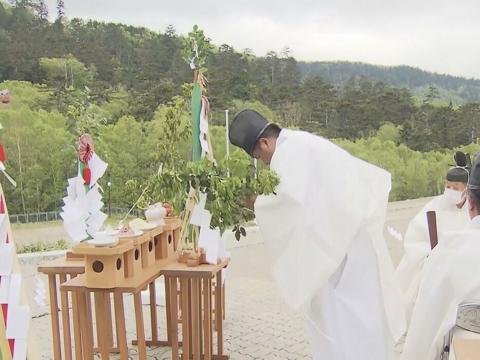 岐阜県下呂市で行われた御嶽山の山開き式 6月3日午前10時ごろ