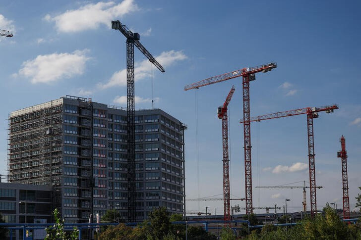 ６月４日、ドイツ建設業連盟（ＨＤＢ）は、今年の国内建設産業が４％縮小するとの見通しを示した。写真はベルリンで２０２３年９月撮影（２０２４年　ロイター／Lisi Niesner）