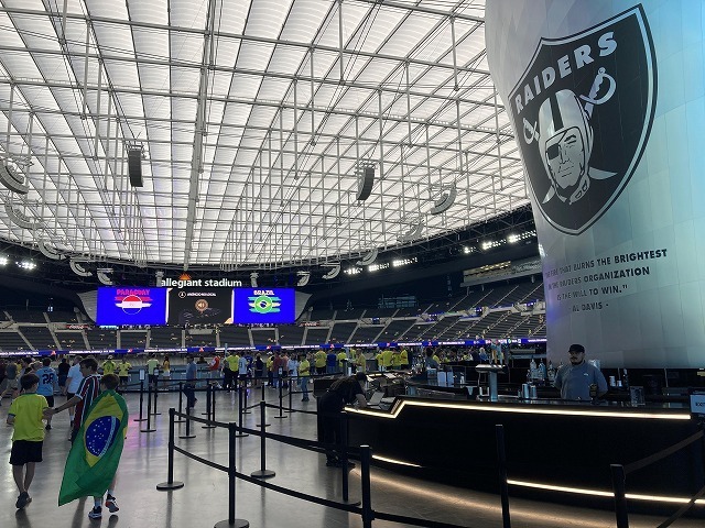 パラグアイ対ブラジルの試合が行なわれたアレジアント・スタジアム。今年２月には全米最大のスポーツイベント、スーパーボウルも開催された。写真：浅田真樹