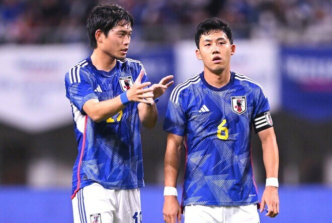 日本代表の新戦闘服について語った遠藤（右）と町田（左）。写真：金子拓弥（サッカーダイジェスト写真部）