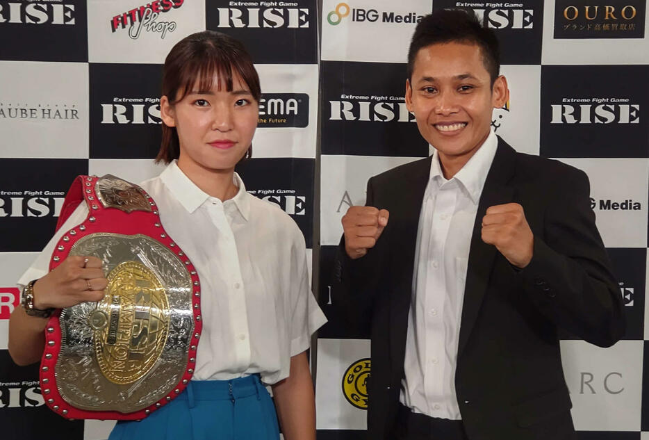 RISEクイーン・アトム級王者の宮崎小雪（左）は「RISE180」で元ボクシング世界女王のサムサンと戦うことが決定した