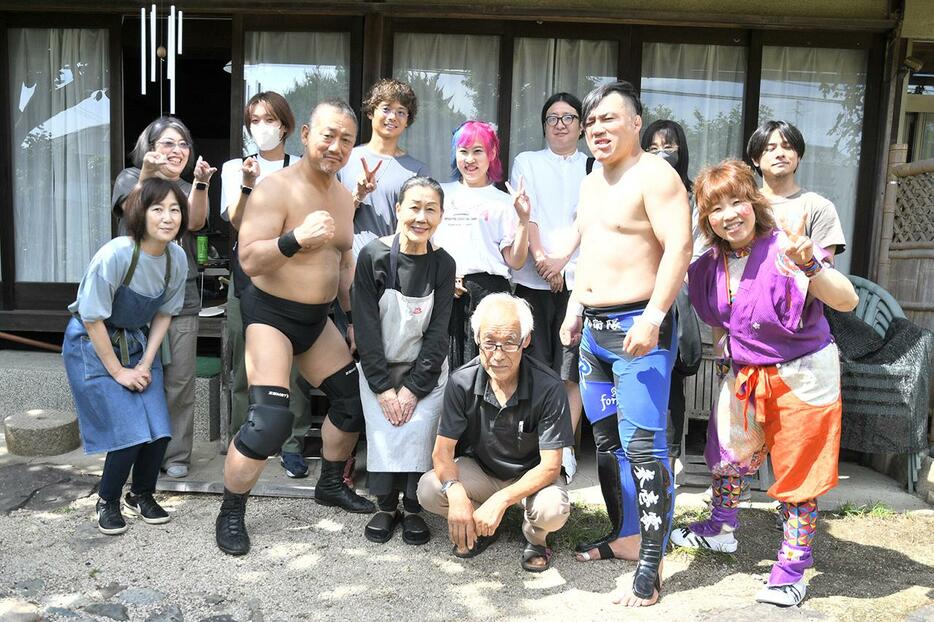 実家プロレスに参加した家族や選手・関係者たち